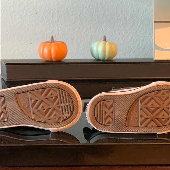 Navy blue converse - Picture 2 of 3